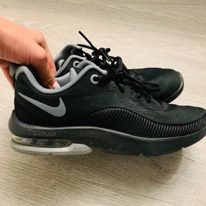 NIKE Women’s Size 7 Airmax Shoe